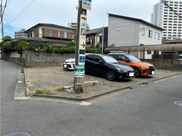 図書館前駐車場